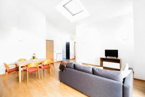 TV a/nebo společenská místnost v ubytování Font del Ferro Apartments
