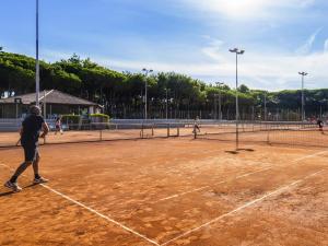 Tenis a/nebo squash v ubytování Garden Toscana Resort nebo okolí
