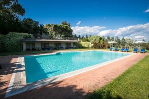 Bazén v ubytování Colle Cavalieri - Country House nebo v jeho okolí
