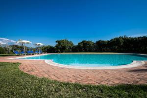 Bazén v ubytování Colle Cavalieri - Country House nebo v jeho okolí