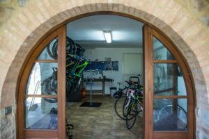 Jízda na kole v ubytování Colle Cavalieri - Country House nebo okolí