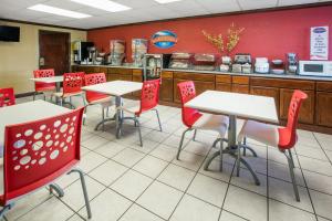 a restaurant with white tables and red chairs at Quality Inn Lawton near Fort Sill in Lawton