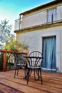 two chairs sitting on a deck with a balcony at Fattoria La Tana della Volpe in Pacentro
