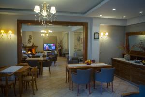 A television and/or entertainment centre at Asteras Hotel