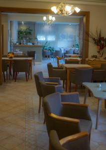 A seating area at Asteras Hotel