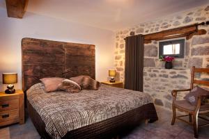 Säng eller sängar i ett rum på Logis Les Granges de Bigose