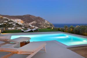 สระว่ายน้ำที่อยู่ใกล้ ๆ หรือใน Villa Castalia by Thalassa Residence Mykonos