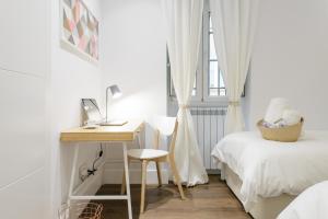 Łóżko lub łóżka w pokoju w obiekcie Madrid Center, Apartamento de 2 dormitorios
