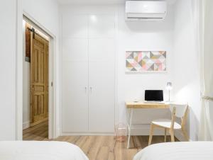 Łóżko lub łóżka w pokoju w obiekcie Madrid Center, Apartamento de 2 dormitorios