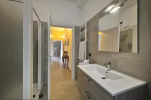 A bathroom at Casa Malìca Még 16 kép