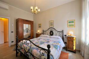 A bed or beds in a room at Casa Malìca