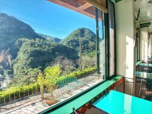 Pemandangan gunung umum atau pemandangan gunung yang diambil dari homestay