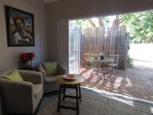 Broadlands Country House的休息区