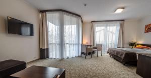 Posteľ alebo postele v izbe v ubytovaní Hotel Emocja SPA + 37 fotografií