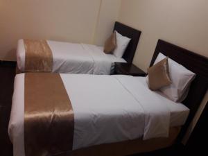 Letto o letti in una camera di Lake Hotel