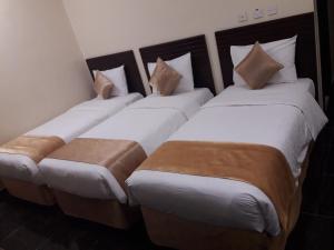 Postel nebo postele na pokoji v ubytování Lake Hotel