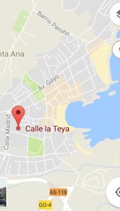 Un mapa con un marcador rojo. en La Casa de Sira - A 5 min de la playa a pie - Parking incluido, en Luanco