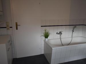Een badkamer bij Luxurious Villa in Nadrin Belgium with Sauna and Jacuzzi