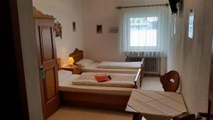 Postel nebo postele na pokoji v ubytování Gasthaus Mösle
