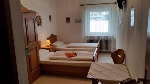 Postel nebo postele na pokoji v ubytování Gasthaus Mösle