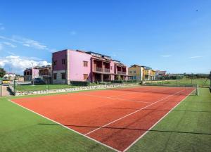 Tenis a/nebo squash v ubytování Tia Gedici nebo okolí