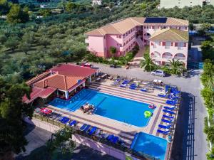 Bazén v ubytování Savvas Hotel nebo v jeho okolí