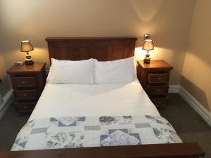 Cama o camas de una habitación en Hopper Inn Bar & Guest Accommodation