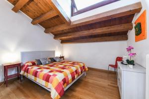 A bed or beds in a room at Bluesky - Cannaregio court of Venice