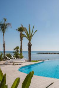 Bazén v ubytování Lebay Beach Hotel nebo v jeho okolí