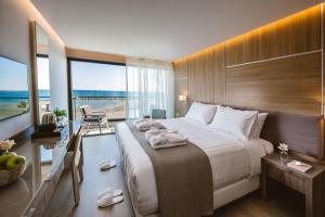 TV a/nebo společenská místnost v ubytování Lebay Beach Hotel