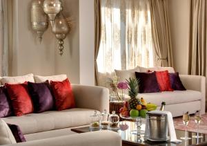 a living room with two couches and a table with fruits at Tiara Yaktsa Côte d’Azur in Théoule-sur-Mer