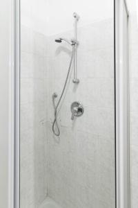 トリノにあるBilo Belleziaのバスルーム(シャワー、シャワーヘッド付)が備わります。
