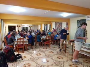 Un restaurante o sitio para comer en Hostal Santa Rosa Cusco
