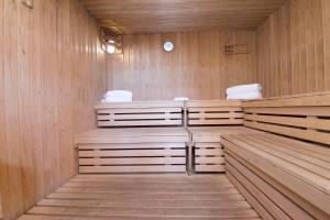 a sauna with wooden paneled walls and wooden floors at Hotel Albufera in Alfafar