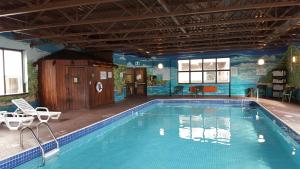 The swimming pool at or close to River Rapids Inn