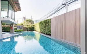Bazén v ubytování Baan Imm Aim Huahin sea view nebo v jeho okolí
