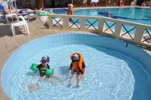 The swimming pool at or close to Summer Memories Aparthotel