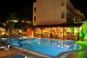 The swimming pool at or close to Summer Memories Aparthotel