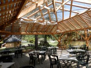 En restaurant eller et andet spisested på Hotel La Gare