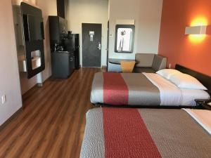 Postel nebo postele na pokoji v ubytování Motel 6-Midland, TX