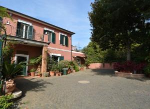 ヴェッレトリにあるVilla Castelli Romani with Gardenのギャラリーの写真