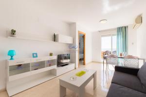 Et tv og/eller underholdning på CasesAlMar-Apartamento Acapulco II