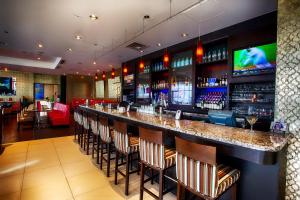 顶点码头酒店酒廊或酒吧区