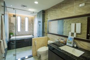 Bagno di Shangri Longluan Lake One B&B