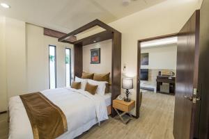 Letto o letti in una camera di Shangri Longluan Lake One B&B