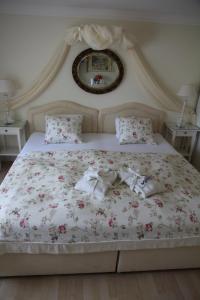 a bedroom with a bed with a floral bedspread at Bed and Breakfast Im Röseligarten in Wolfhausen