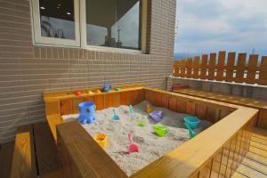 Un balcón o terraza en Playful Paradise