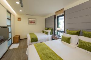 Letto o letti in una camera di Shangri Longluan Lake One B&B