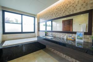 Foto dalla galleria di Shangri Longluan Lake One B&B a Città Vecchia di Hengchun