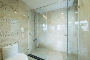 Bagno di Shangri Longluan Lake One B&B